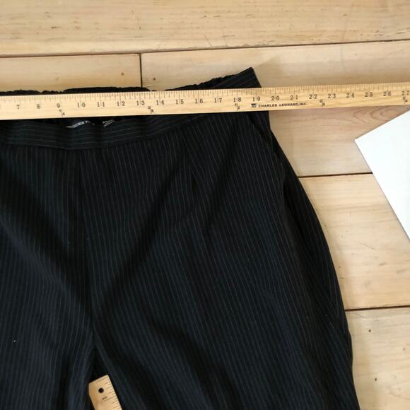 Briggs New York EUC Women's Black Pinstripe Pull On Pants Size 24WS - Picture 9 of 9